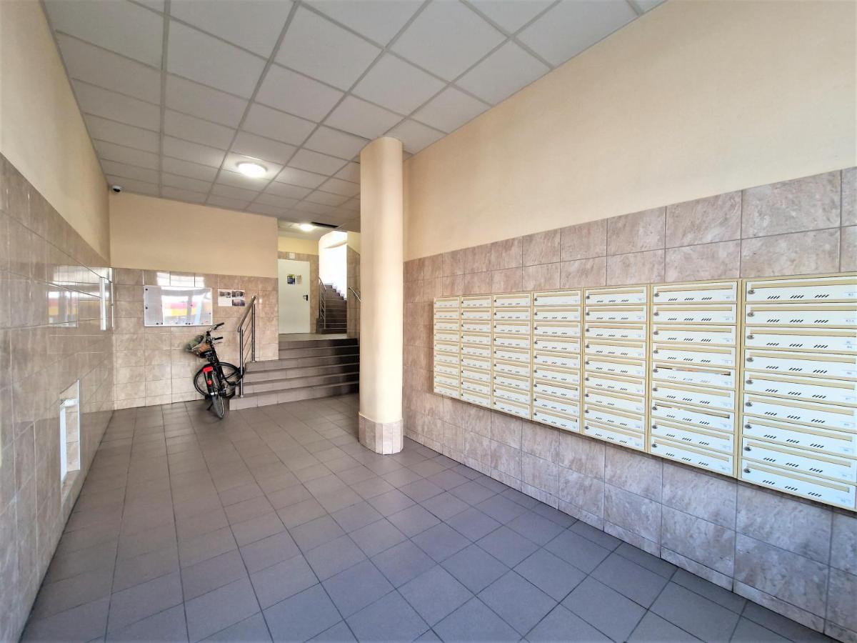J&W Apartments Grojecka Glam Flat Warschau Exterior foto